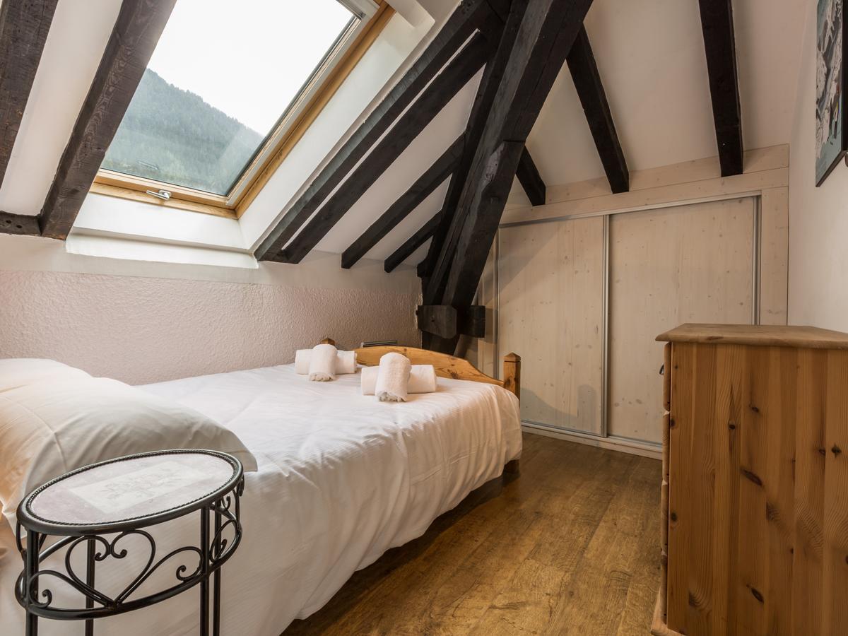 Top Floor Apartment Mansard - Central Chamonix Mont Blanc Haven Room photo